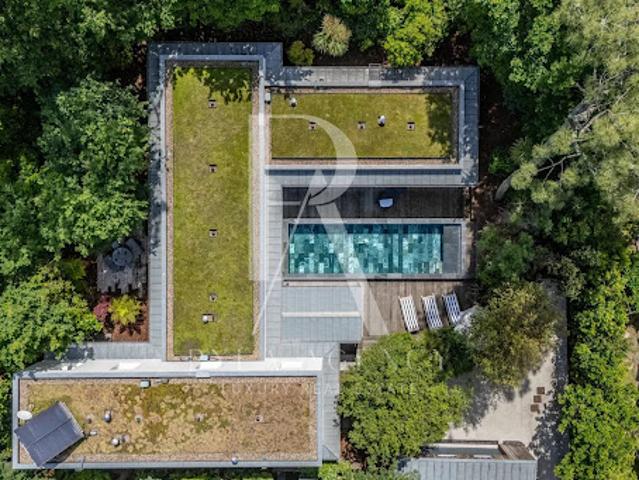 Villa avec piscine et terrasse