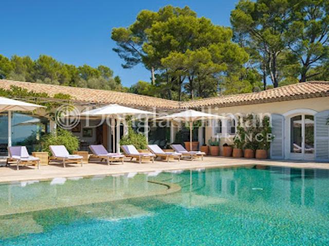 Villa avec piscine et terrasse