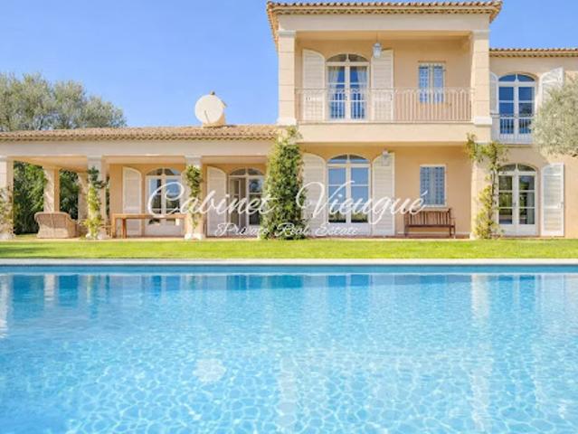 Villa avec piscine et terrasse