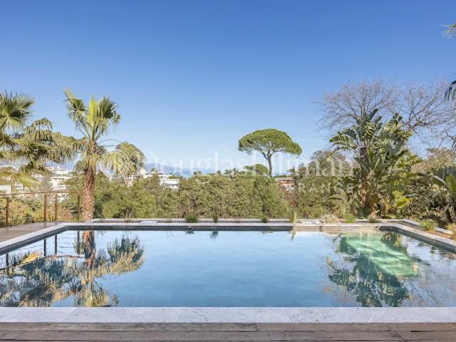 Villa avec piscine et terrasse
