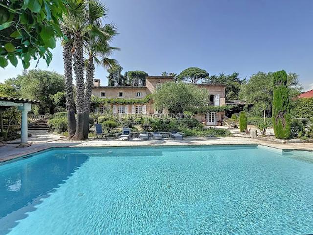 Villa avec piscine et terrasse