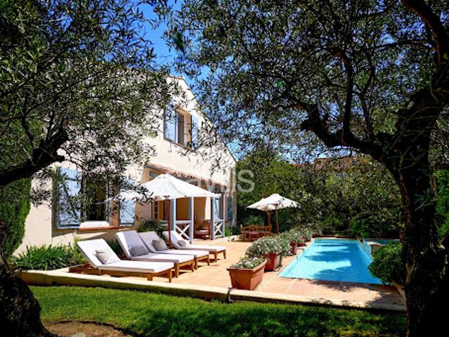 Villa avec piscine et terrasse