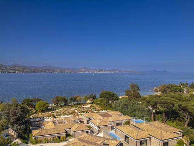 Villa avec piscine et terrasse