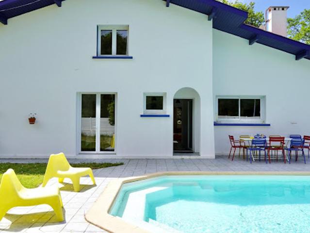 Villa avec piscine et terrasse