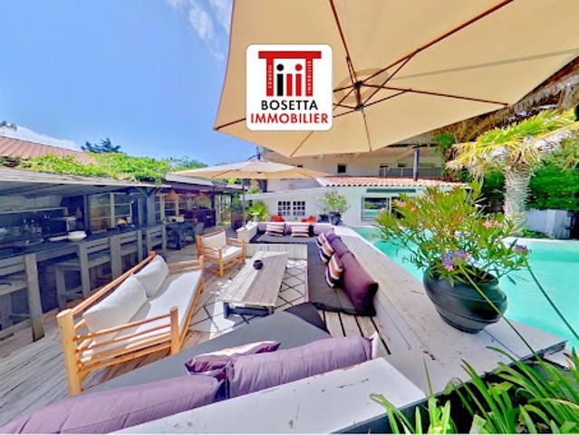 Villa avec piscine et terrasse