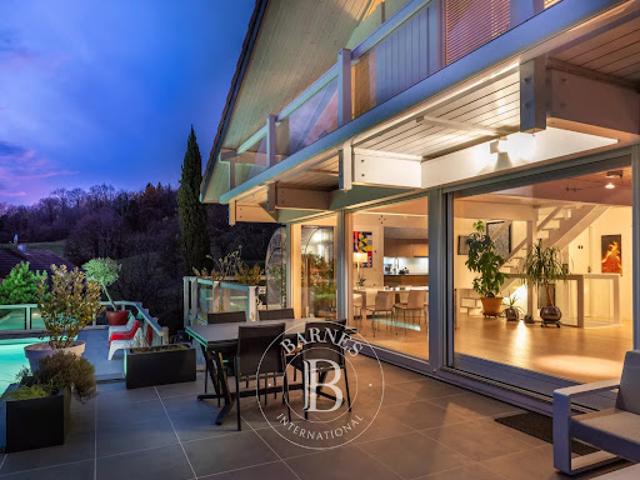 Villa avec piscine et terrasse