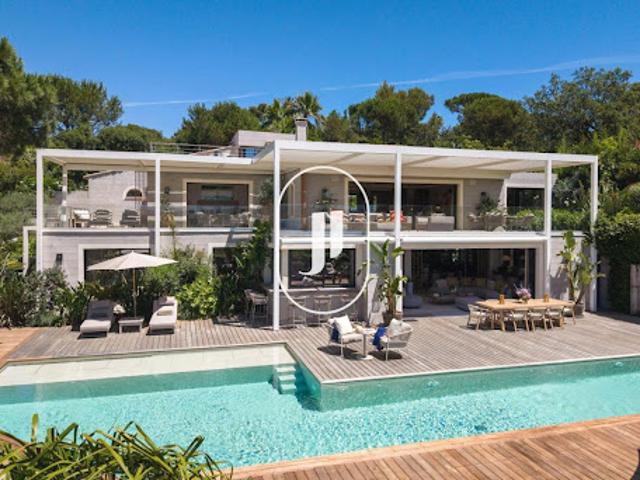 Villa avec piscine et terrasse