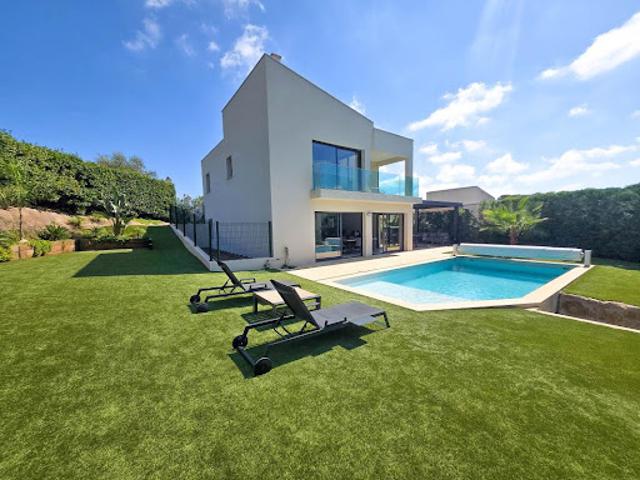 Villa avec piscine et terrasse