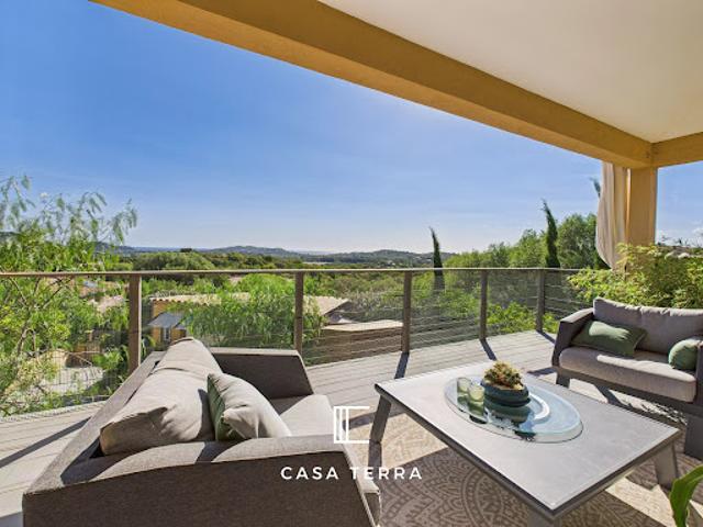 Villa avec piscine et terrasse