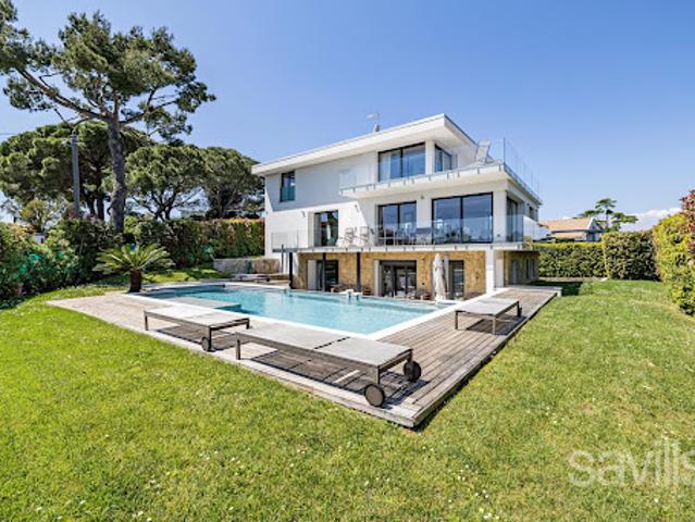 Villa avec piscine et terrasse