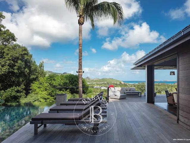 Villa avec piscine et terrasse