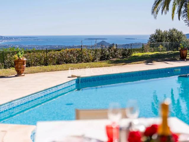 Villa avec piscine et terrasse