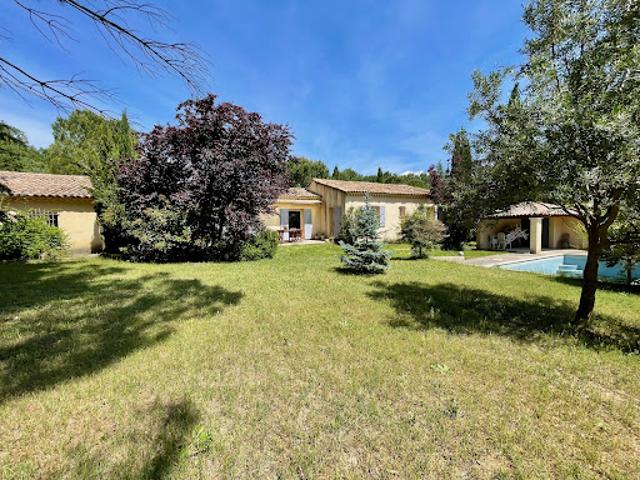 Villa avec piscine et terrasse