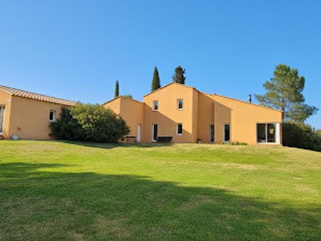 Villa avec piscine et terrasse