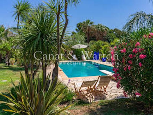 Villa avec piscine et terrasse