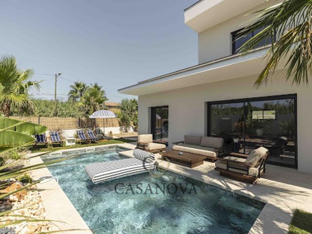 Villa avec piscine et terrasse