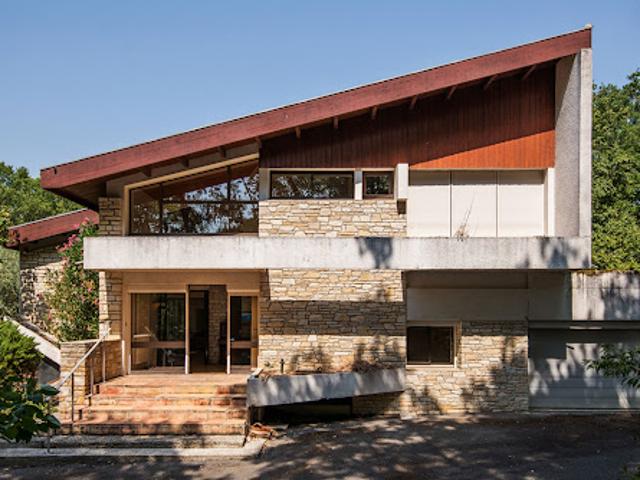 Villa avec piscine et terrasse