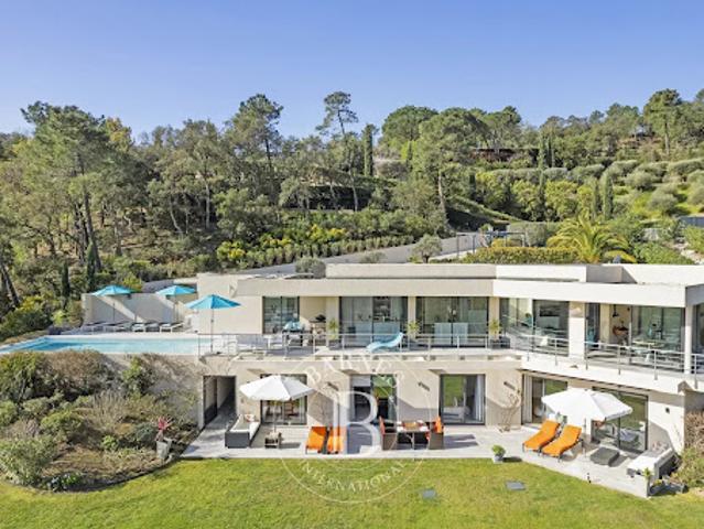 Villa avec piscine et terrasse