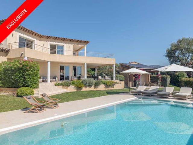 Villa avec piscine et terrasse