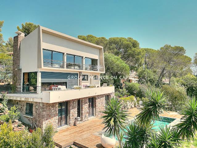 Villa avec piscine et terrasse
