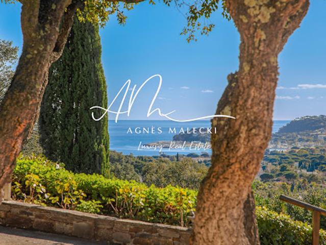 Villa avec piscine et terrasse