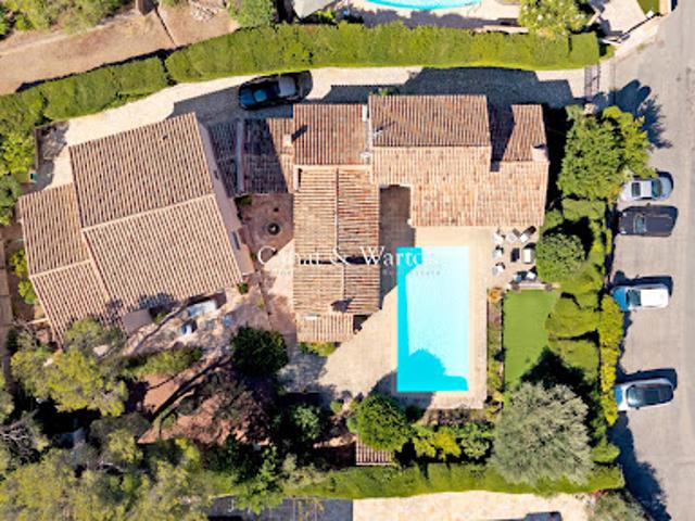 Villa avec piscine et terrasse