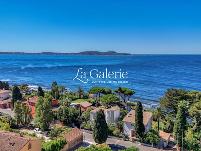 Villa avec piscine et terrasse