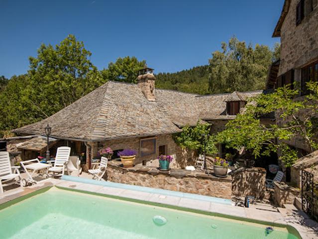 Villa avec piscine et terrasse
