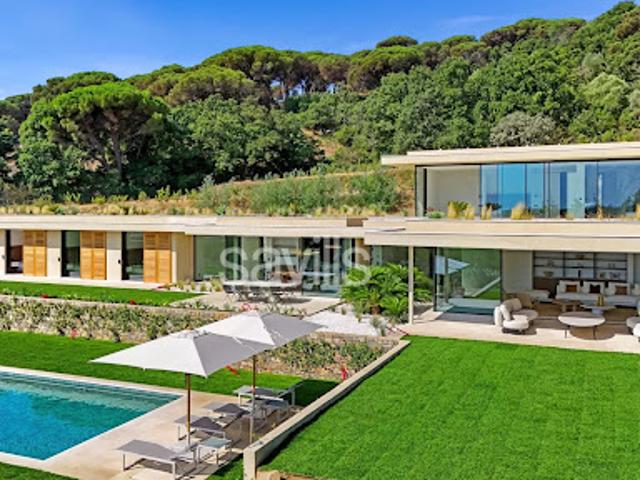 Villa avec piscine et terrasse