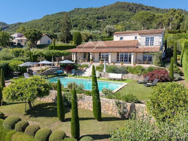 Villa avec piscine en bord de mer