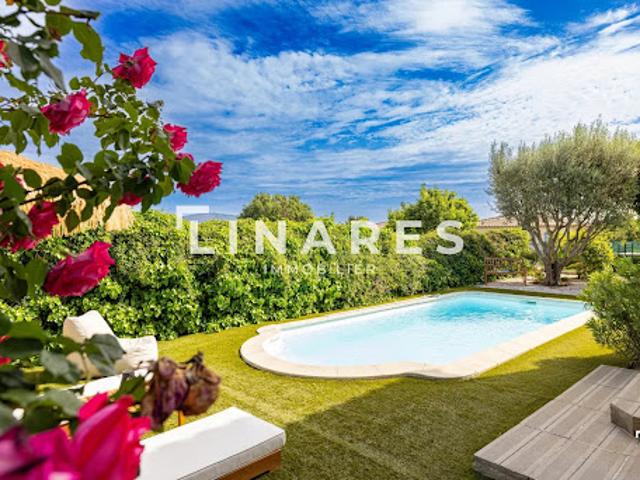 Villa avec piscine et terrasse