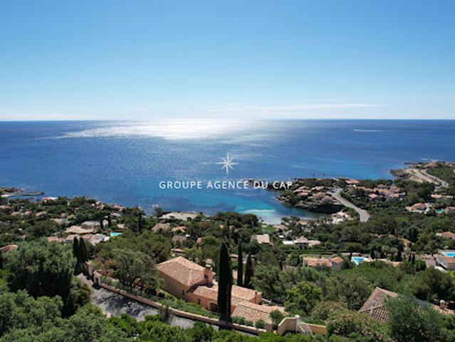 Villa avec piscine et terrasse