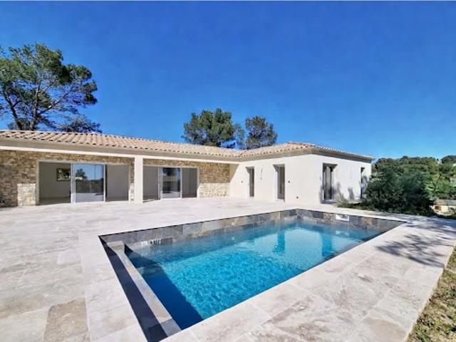 Villa avec piscine et terrasse