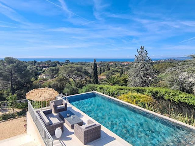 Villa avec piscine et terrasse