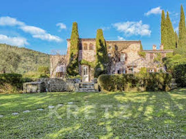 Villa avec piscine et terrasse