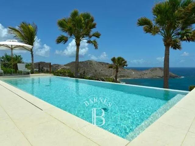 Villa avec piscine et terrasse