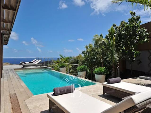 Villa avec piscine et terrasse