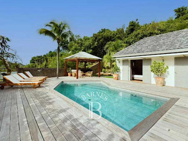 Villa avec piscine et terrasse