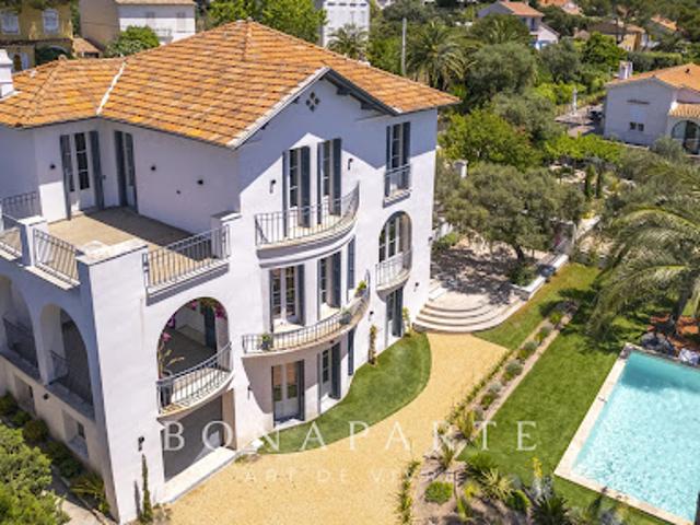 Villa avec piscine et terrasse