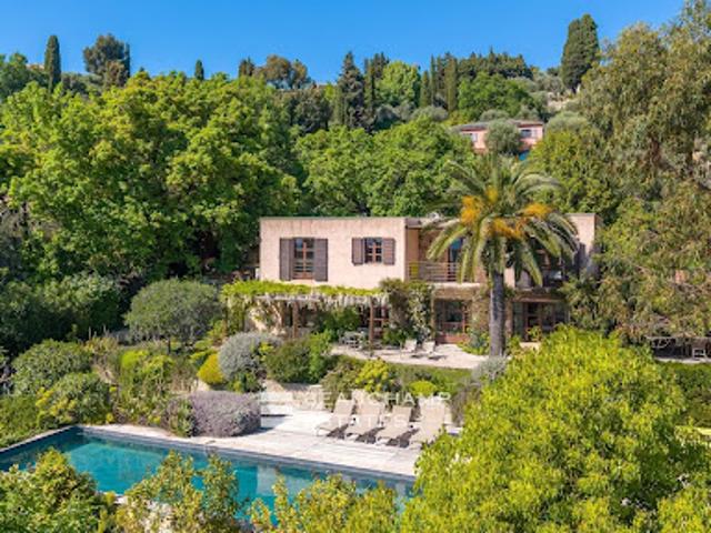 Villa avec piscine et terrasse