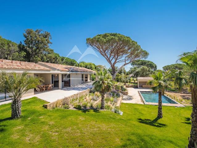 Villa avec piscine et terrasse