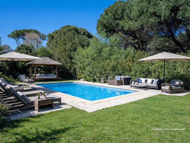 Villa avec piscine et terrasse