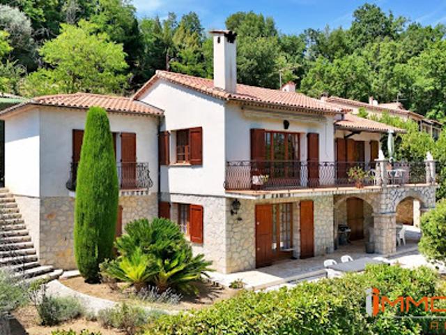 Villa avec piscine et terrasse