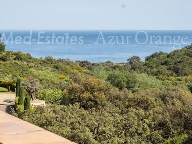 Villa avec piscine et terrasse