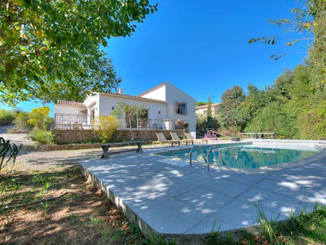 Villa avec piscine et terrasse