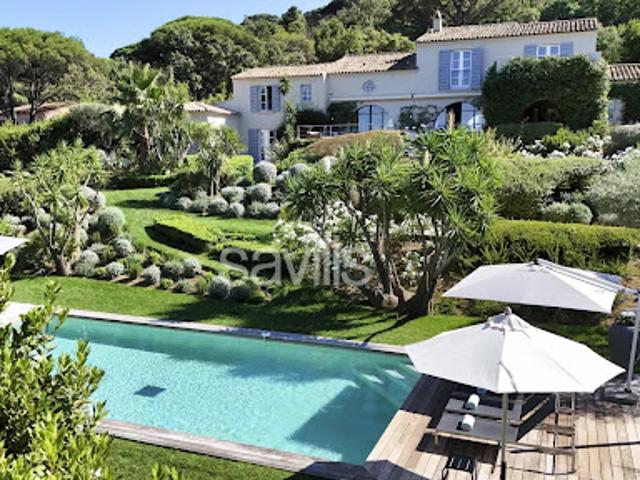 Villa avec piscine et terrasse