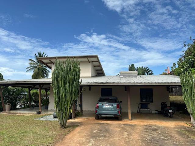 Villa avec piscine et terrasse