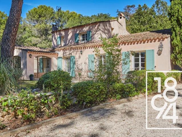 Villa avec piscine et terrasse