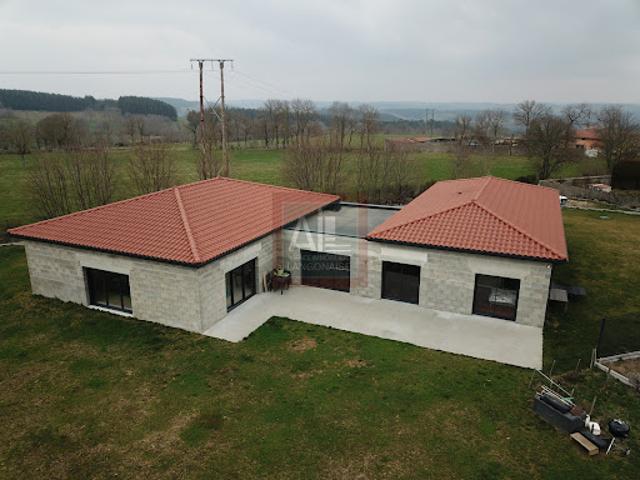 Villa avec piscine et terrasse