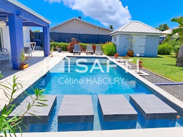 Villa avec piscine et terrasse